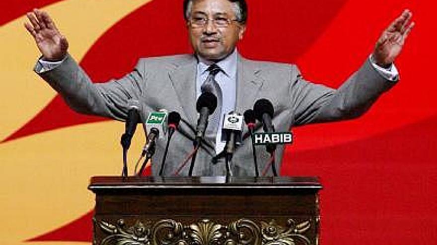 Musharraf anuncia su dimisión forzado por las presiones de su gobierno