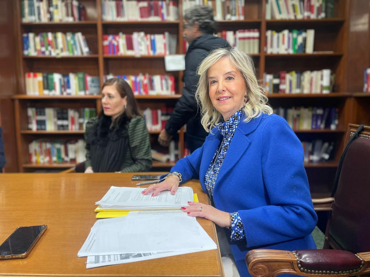 Ana Tárrego, en la biblioteca del Palacio de Justicia de Sevilla