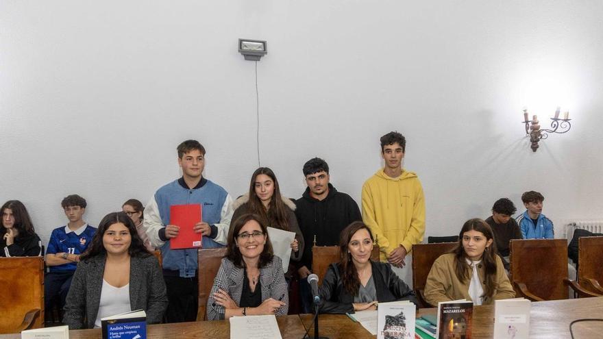 Nerea Pallares, Andrés Neuman y Hugo Gonçalves ganan el Premio San Clemente decidido por estudiantes en Santiago
