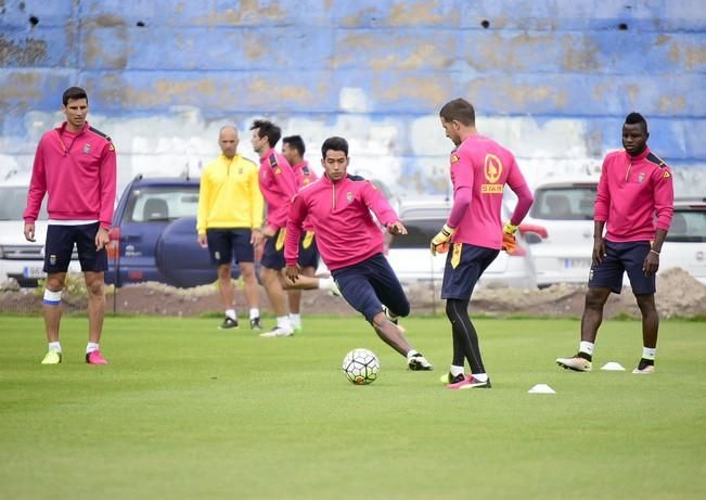 Entrenamiento de la UD Las Palmas en Barranco ...