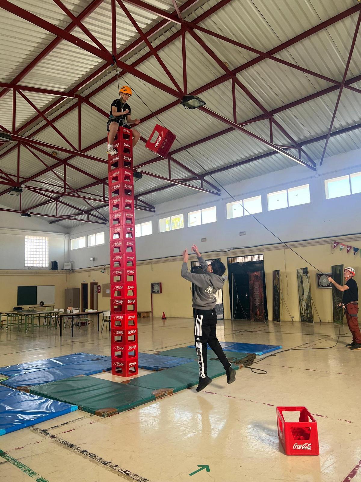 Escalada en cajas para celebrar el Día del Centro