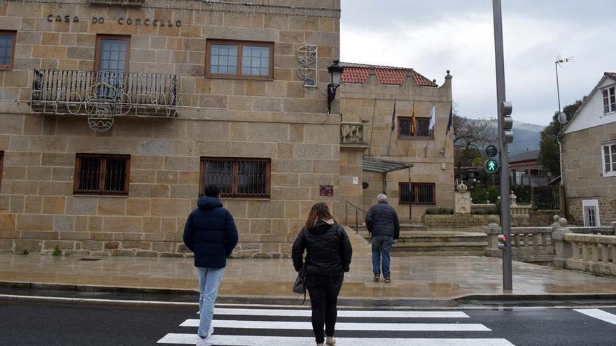 El ahora más seguro acceso peatonal al consistorio valgués, en Pontevalga.