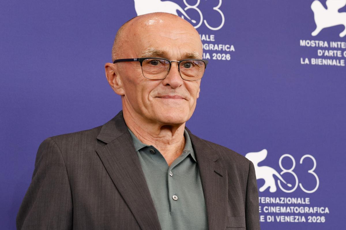 El director británico Danny Boyle posa para la sesión de fotos de 'Ink' presentada en la sección oficial a concurso 'Venezia 83' en la Mostra de Venecia, en Venecia (Italia).