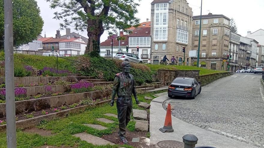 La Fundación Moncho Reboiras condena el "atentado" contra la estatua en Santiago y carga contra Verea