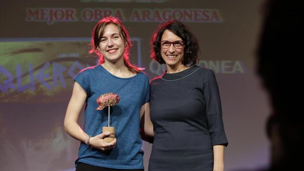 Laura Rubio (izda), en los Premios del Cómic Aragonés.