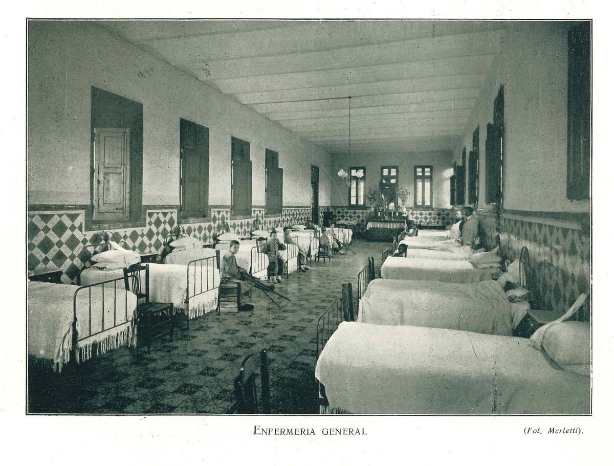 Enfermería general. Fotografía del antiguo Hospital Sant Joan de Déu, 1912.
