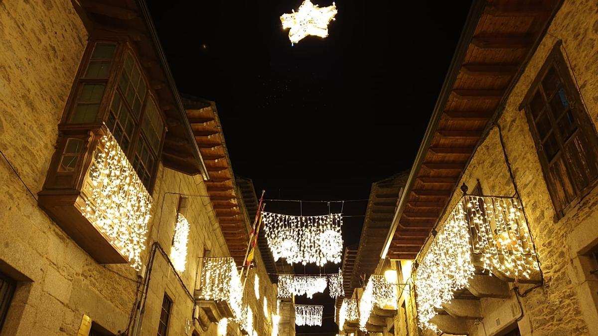 Puebla de Sanabria enciende la Navidad del COVID