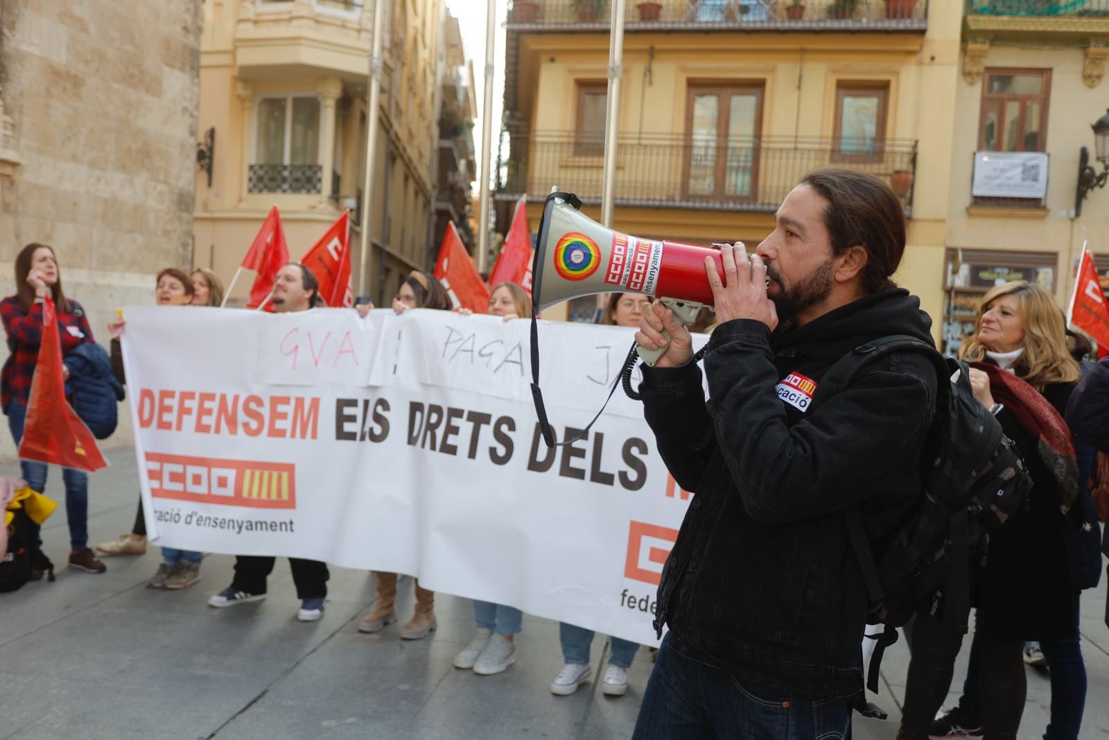 UGT y CCOO se manifiesta por el personal laboral a extinguir de Sanidad