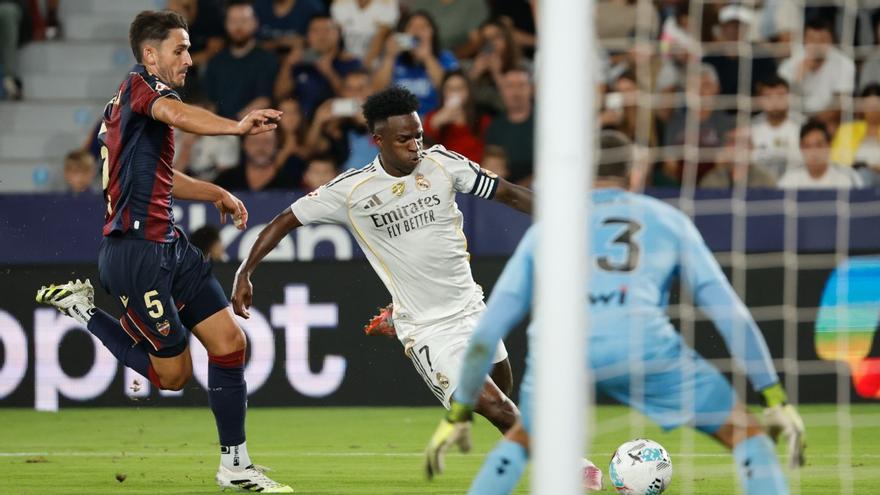 Vinicius se acuerda de su excompañero: "Modric me ha enseñado a tirar"