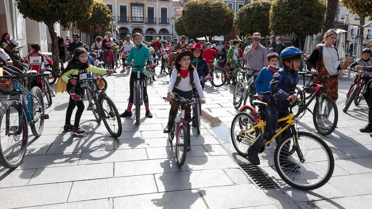 Participantes en la bicicletada carnavalera del año pasado.