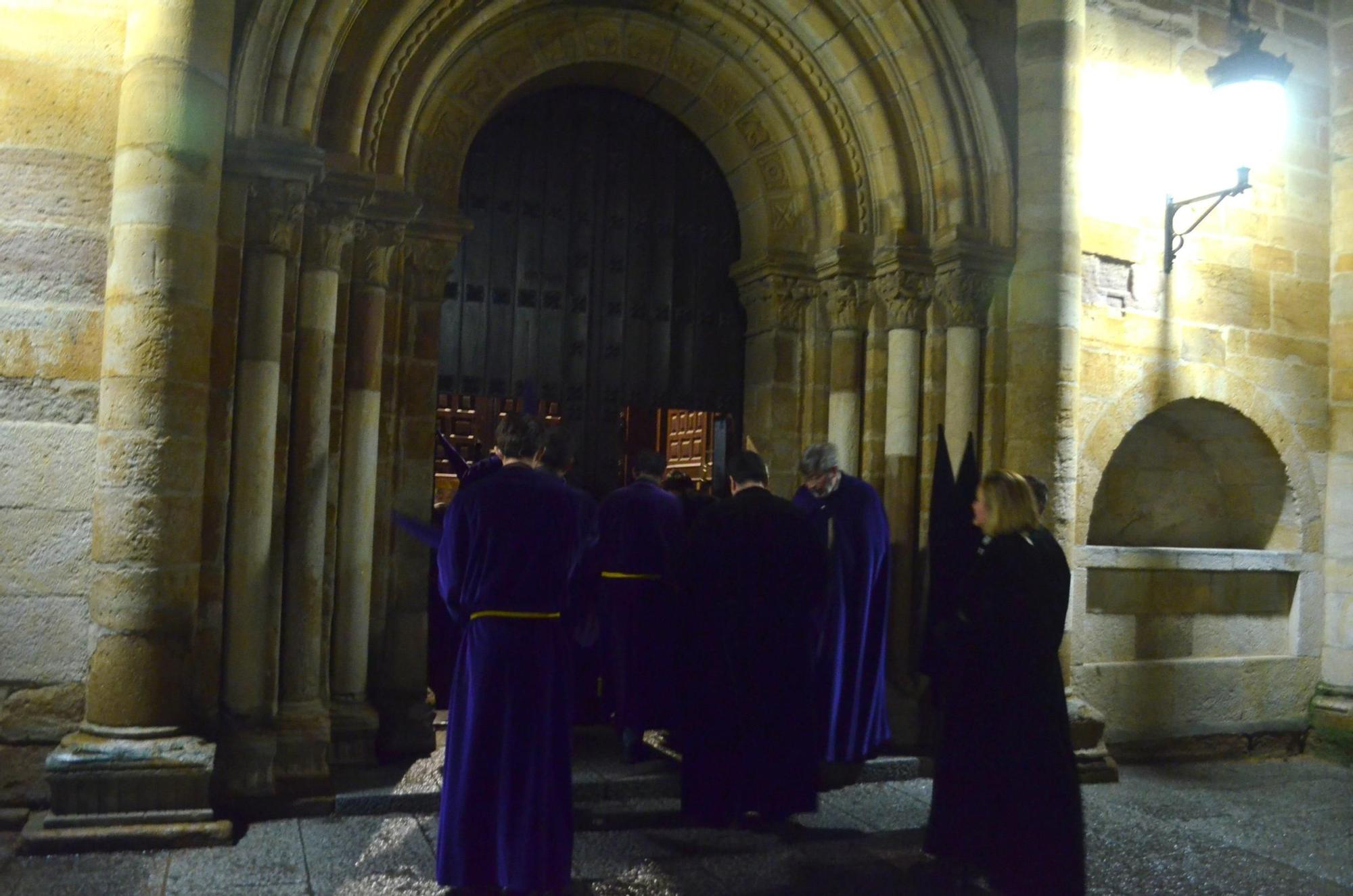 Semana Santa Benavente 2024: Así celebra la Vera Cruz la noche del Jueves Santo