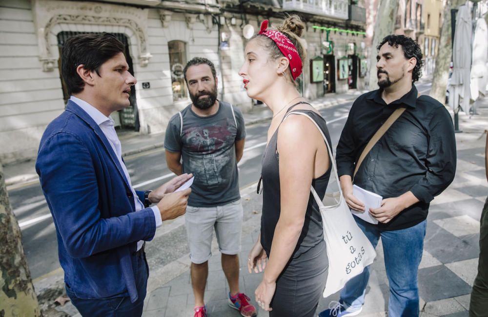 Protesta del sindicato de actores contra el director del Principal