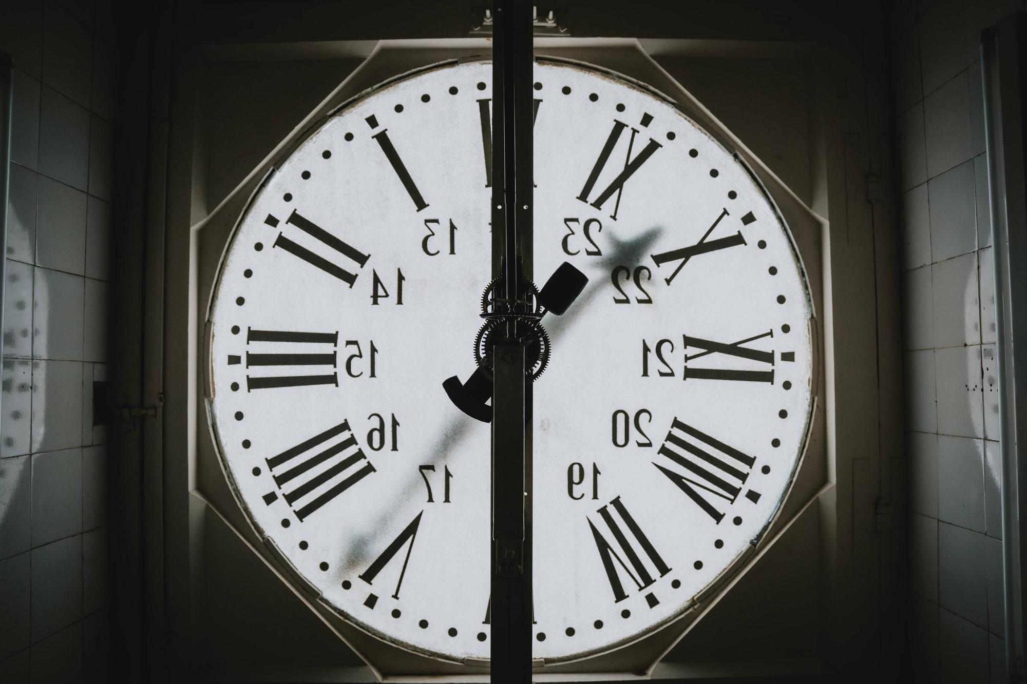 ‘En Figuera’ espera su gran noche: El reloj de la plaza de Cort, ya engrasado para dar las campanadas de Nochevieja