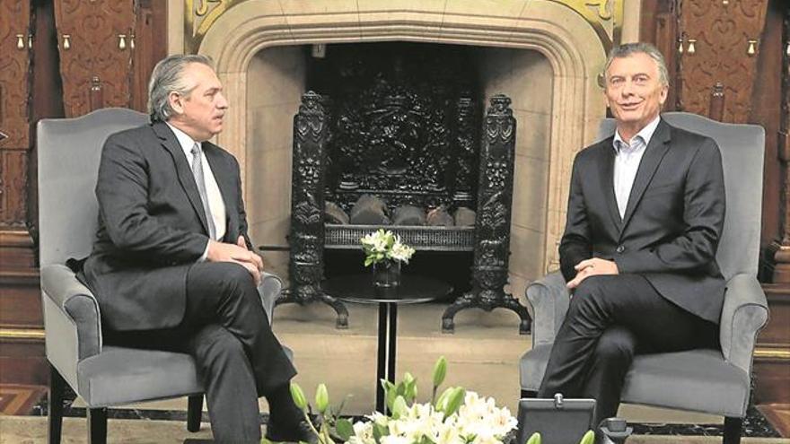 Fernández se reúne con Macri para pactar una transición ordenada