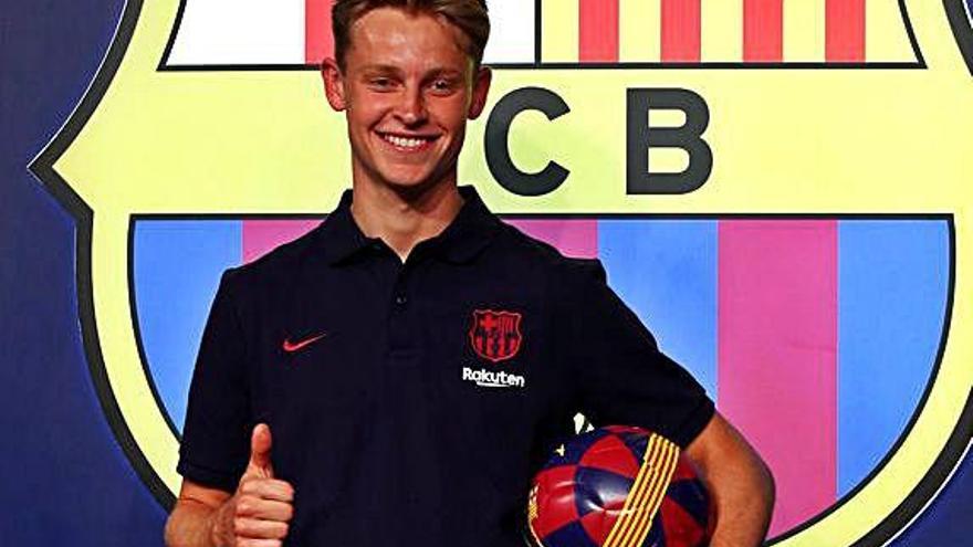 L&#039;holandès Frenkie de Jong ja ha arribat a Barcelona