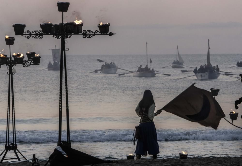 El Desembarco al amanecer da inicio a los Moros y Cristianos de El Campello