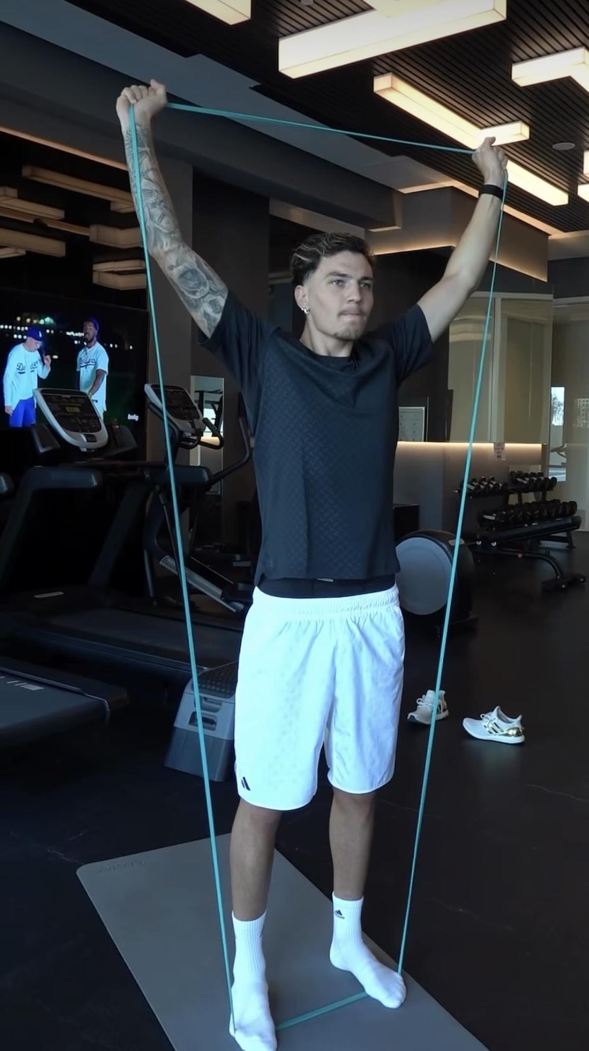 Gerard Hernández, exjuvenil del Villarreal, entrenándose en el gimnasio del Al Arabi en Doha (Qatar).