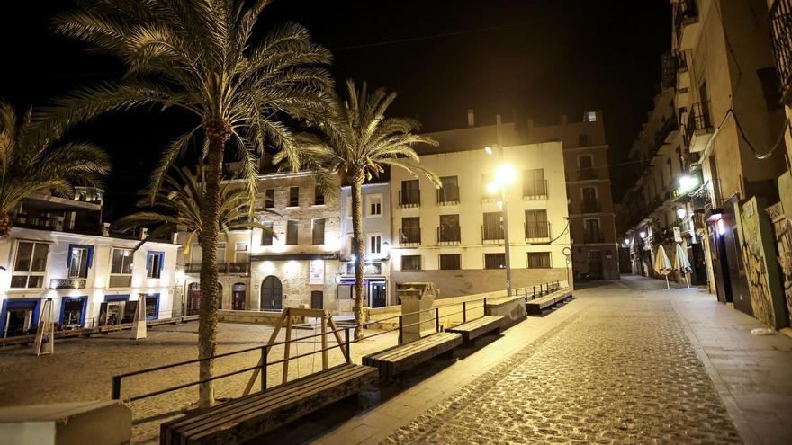 La plaza de Quijano, en el Casco Antiguo, un sábado de este mes de marzo en torno a la medianoche. | HÉCTOR FUENTES