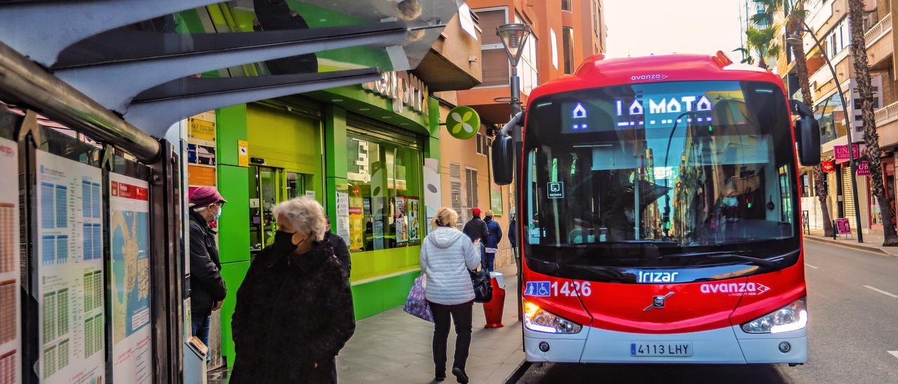 El nuevo servicio de bus urbano de Torrevieja prevé rebajar los tiempos de  espera un 50% - Información