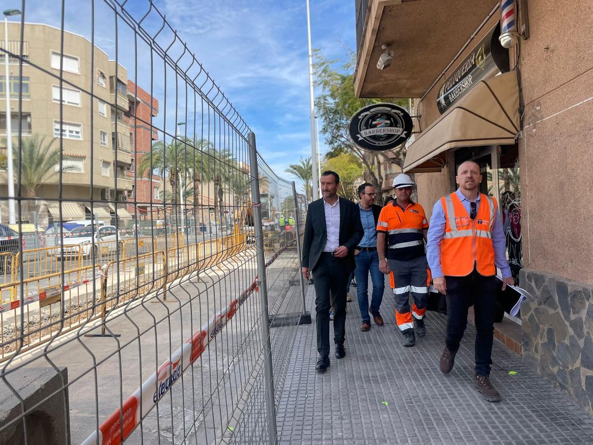 Visita del alcalde de Elche a los trabajos en la avenida de Cartagena de El Altet