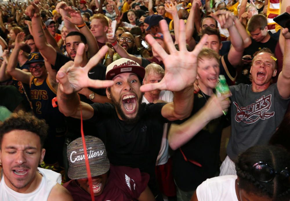 La afición celebra el triunfo de los Cavaliers