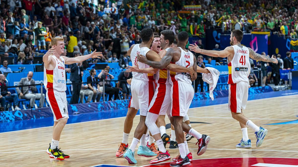 jugadores seleccion espanola baloncesto celebran pase cuartos eu