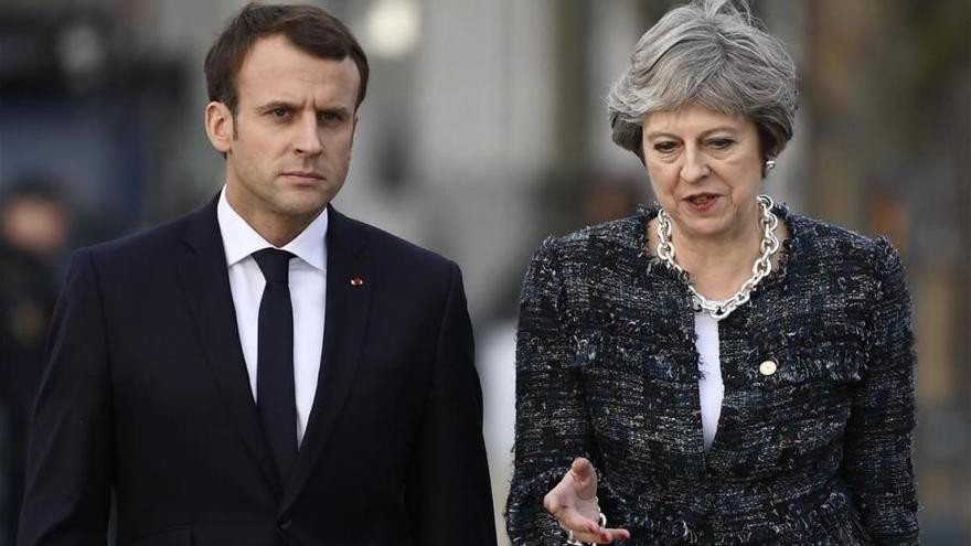 May se compromete ante Macron a destinar 50 millones extra al control de la inmigración en el Canal de Mancha