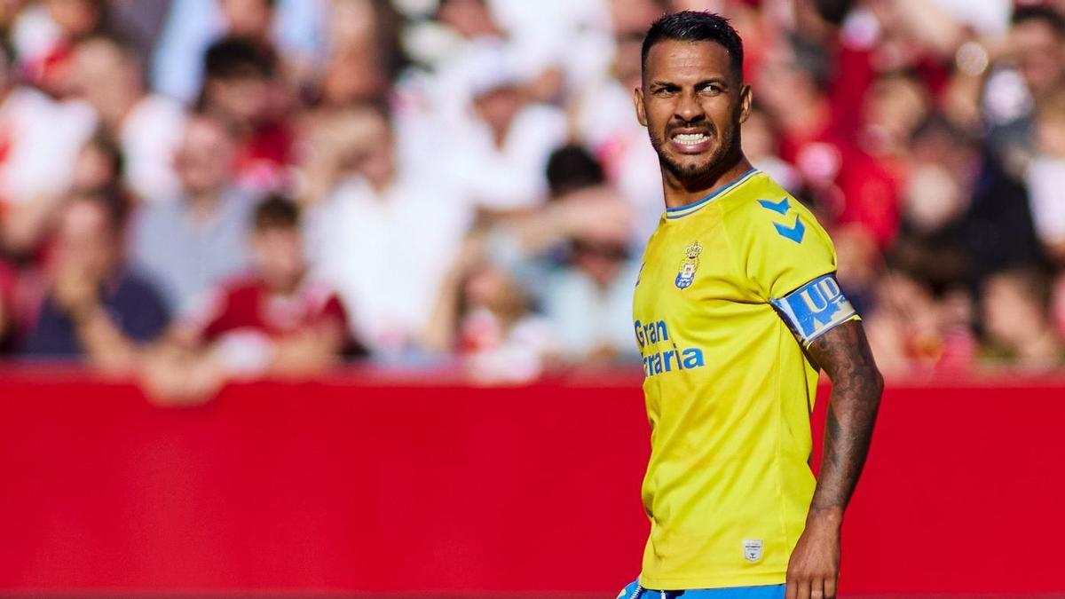 Jonathan Viera, ante el Sevilla, en el Sánchez Pizjuán.