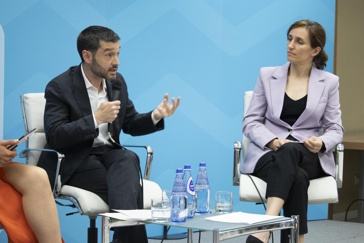 Los titulares de Derechos Sociales y Sanidad en el acto