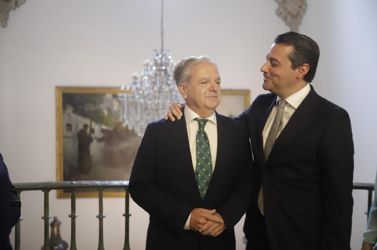 El nuevo presidente de la Diputación, Salvador Fuentes, junto al alcalde de Córdoba, José María Bellido.