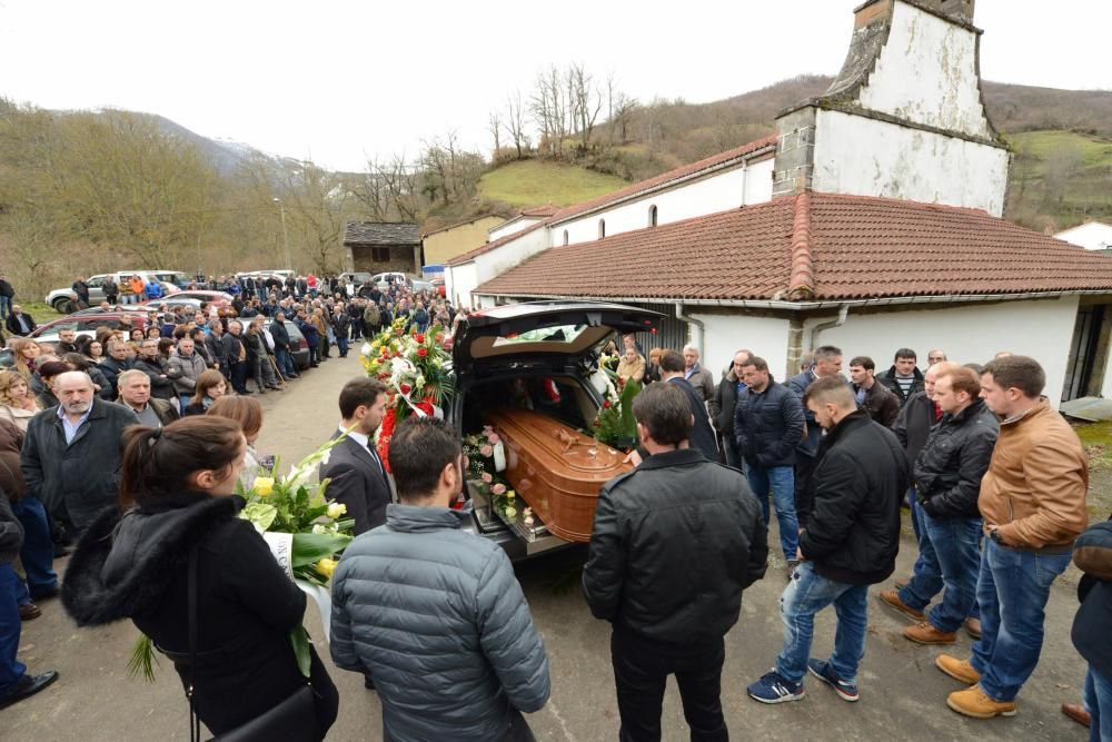 Funeral en Casomera del cazador Fidel Megino.