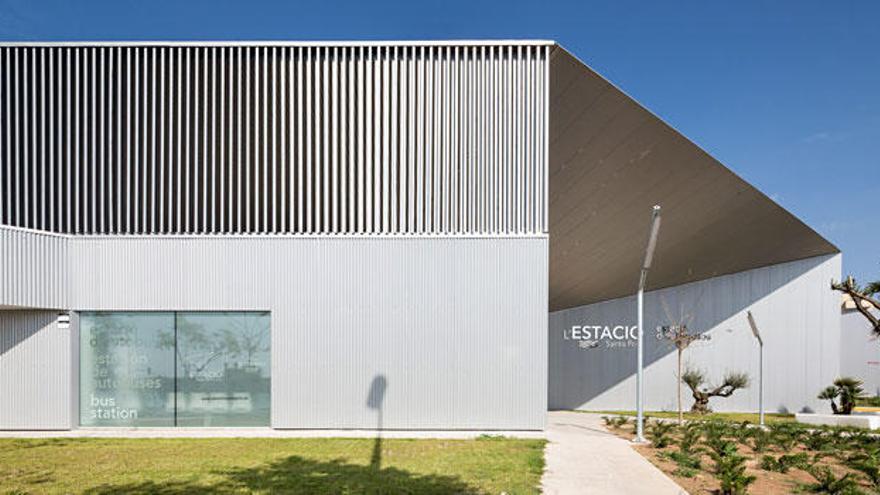 Es un edificio moderno a la altura de cualquier gran ciudad de España.