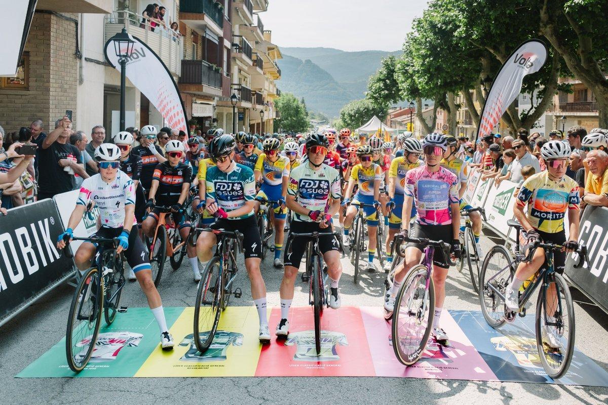 Las líderes de la clasificación, en la salida de Bagà.
