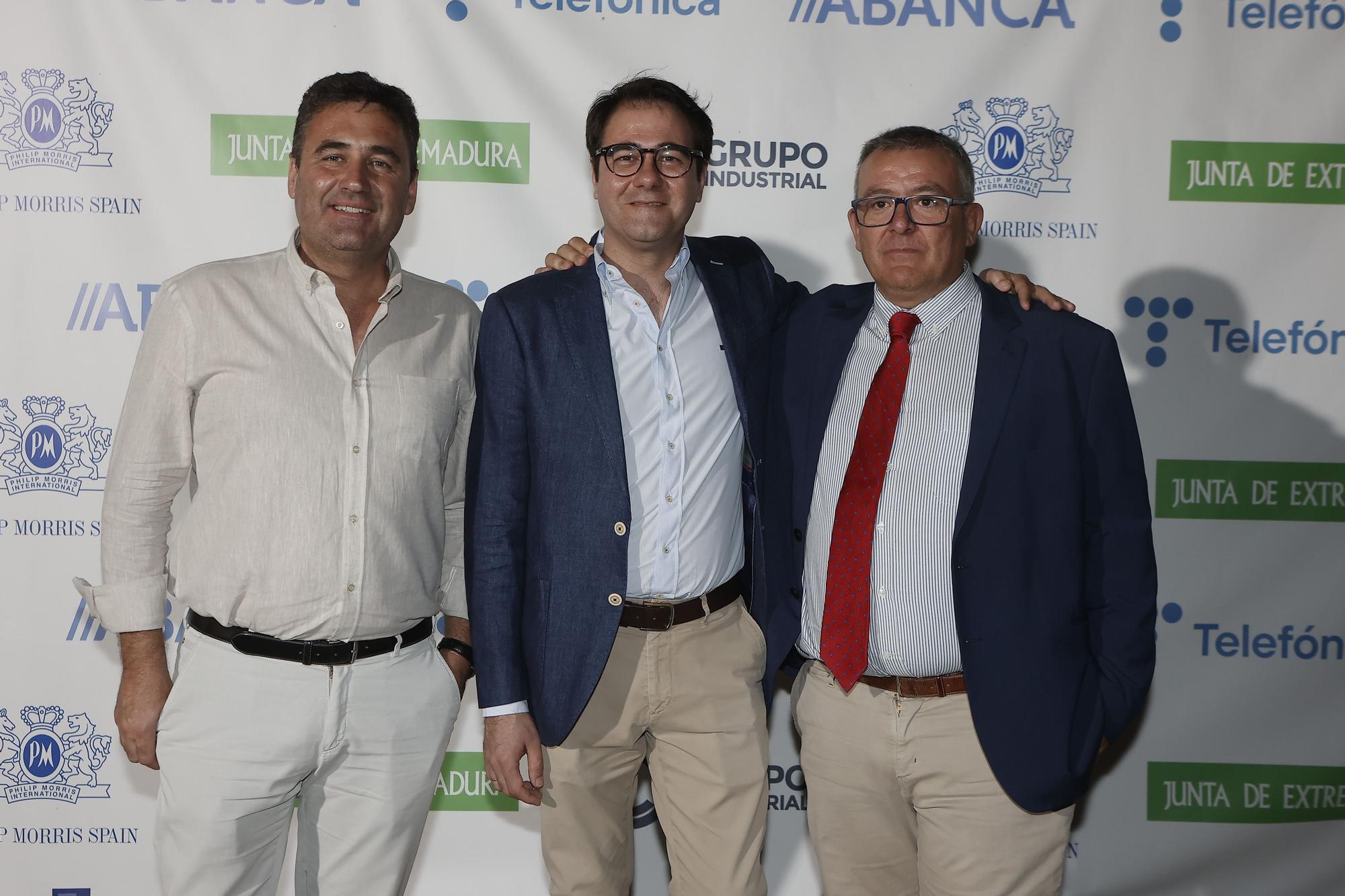 FOTOGALERÍA | Los invitados de los Premios Empresario del Año posan para El Periódico Extremadura