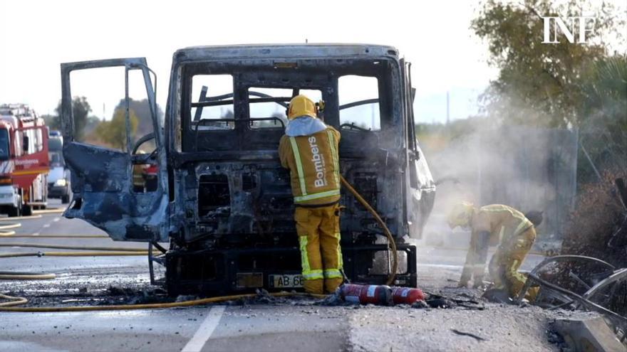 Explota un camión de botellas de butano en Aspe