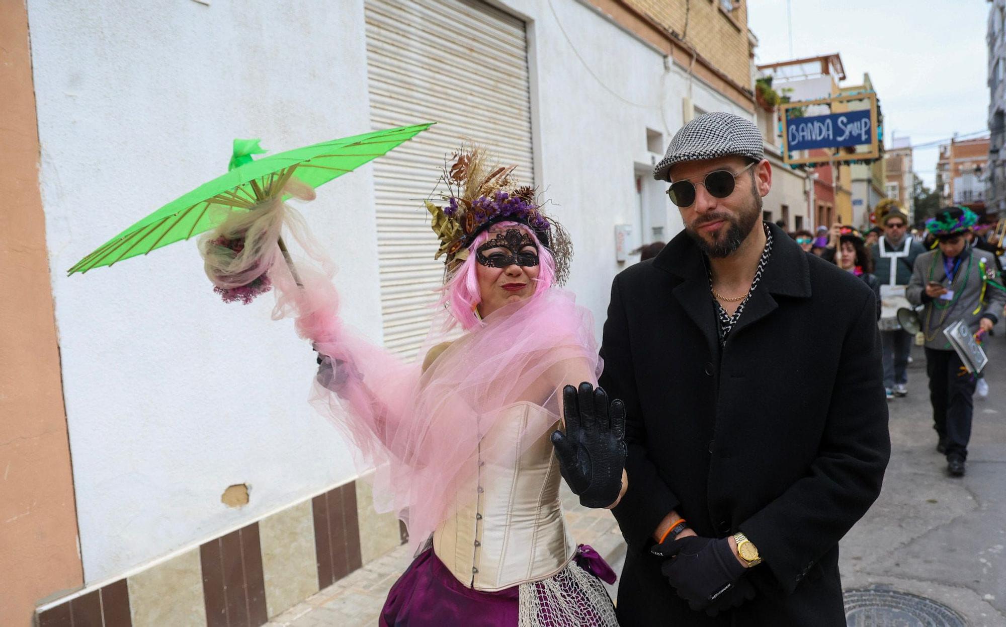 El Cabanyal se vuelca con el carnaval más americano con el 'Mardi Grass' de Nueva Orleans