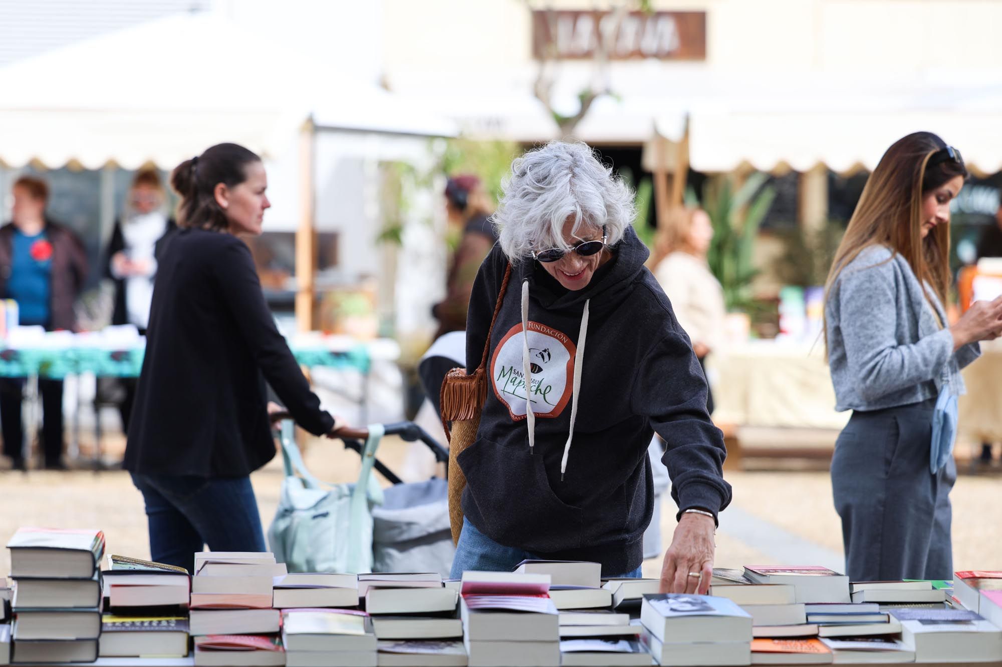 Todas las imagenes de Sant Jordi en Ibiza