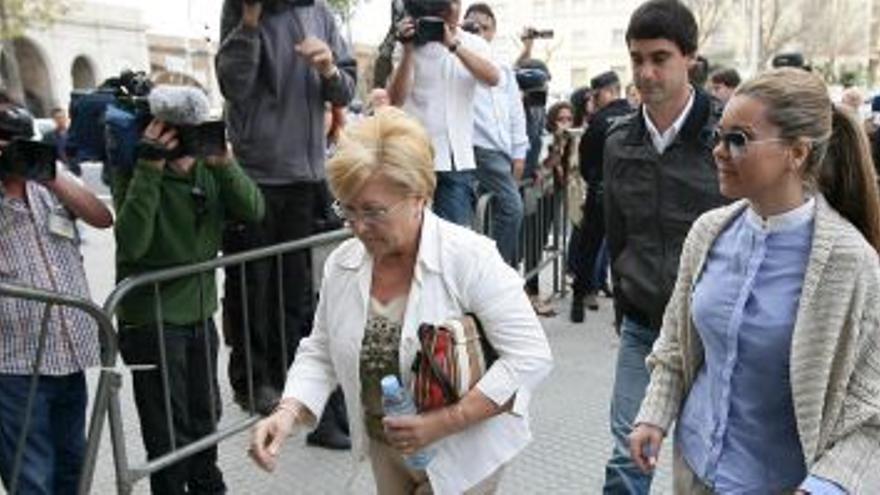 El fiscal pide más de dos años de cárcel para María José Campanario por estafa