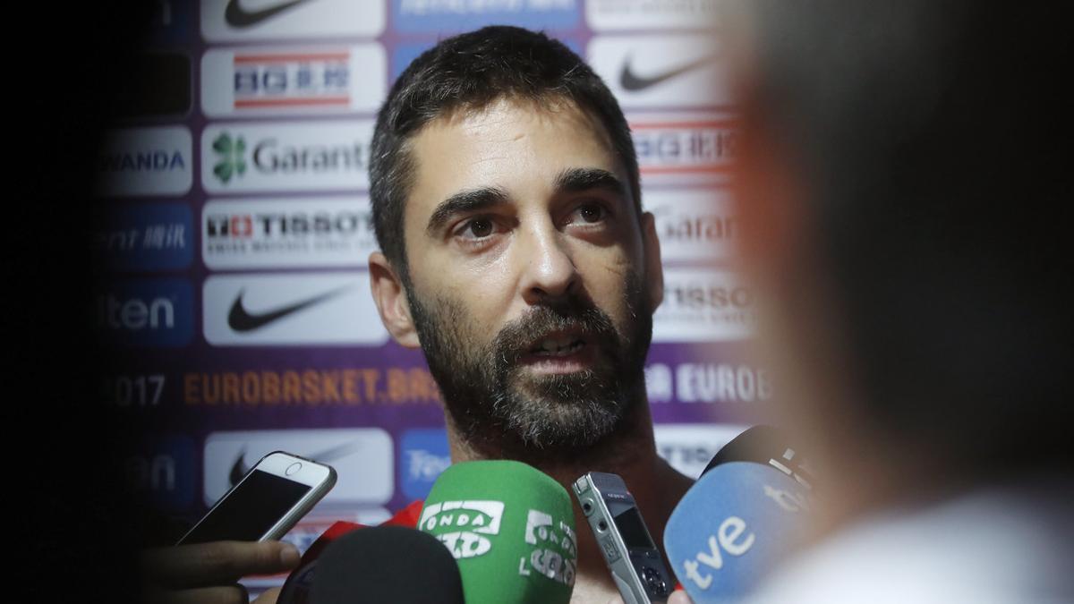 Navarro, en la rueda de prensa previa al partido de Rusia