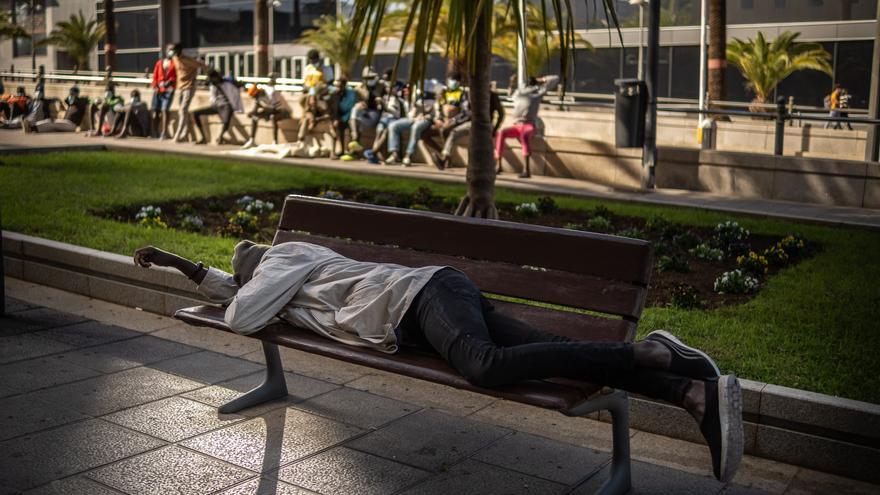 Menores migranttes denuncian su traslado al campamento de Las Raíces