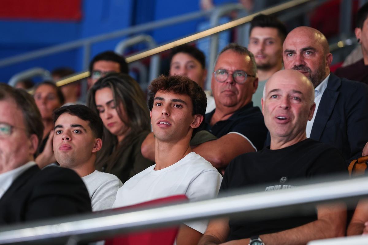 El gesto de Joao Félix que enamora al barcelonismo... ¡Ya es un culé más en el Palau disfrutando del balonmano!