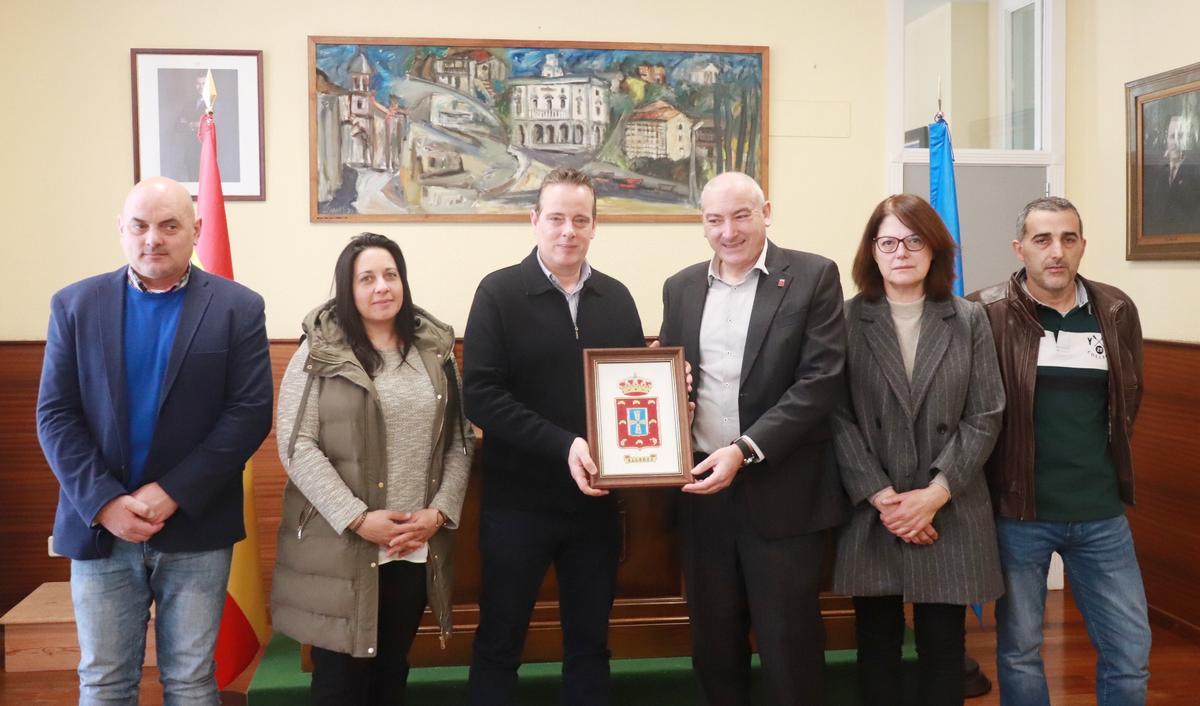 Visita institucional del presidente de la Junta a Allende