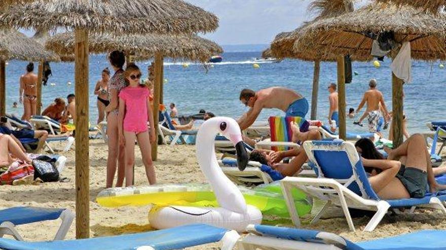 Ein zweites Leben für aufblasbare Schwimmtiere auf Mallorca