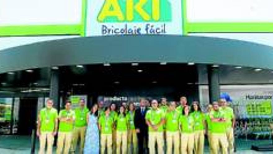 Inauguración oficial de la tienda de bricolaje AKI