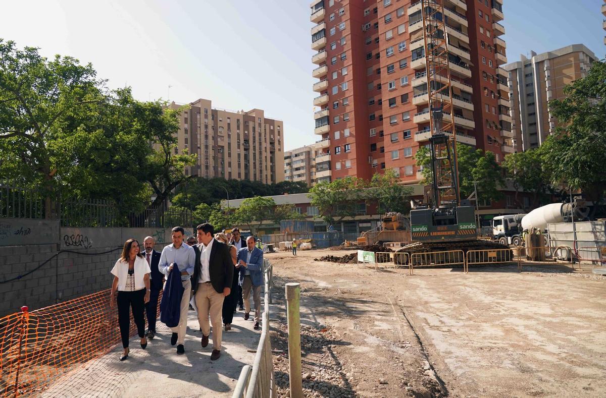 El presidente de la Junta de Andalucía, Juanma Moreno, preside el acto de inicio de obras de la línea 2 del metro de Málaga al Hospital Civil, en el tramo Hilera-Eugenio Gross