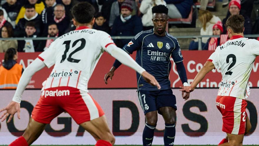 Vinicius, en una acció del partit entre el Girona i el Real Madrid.