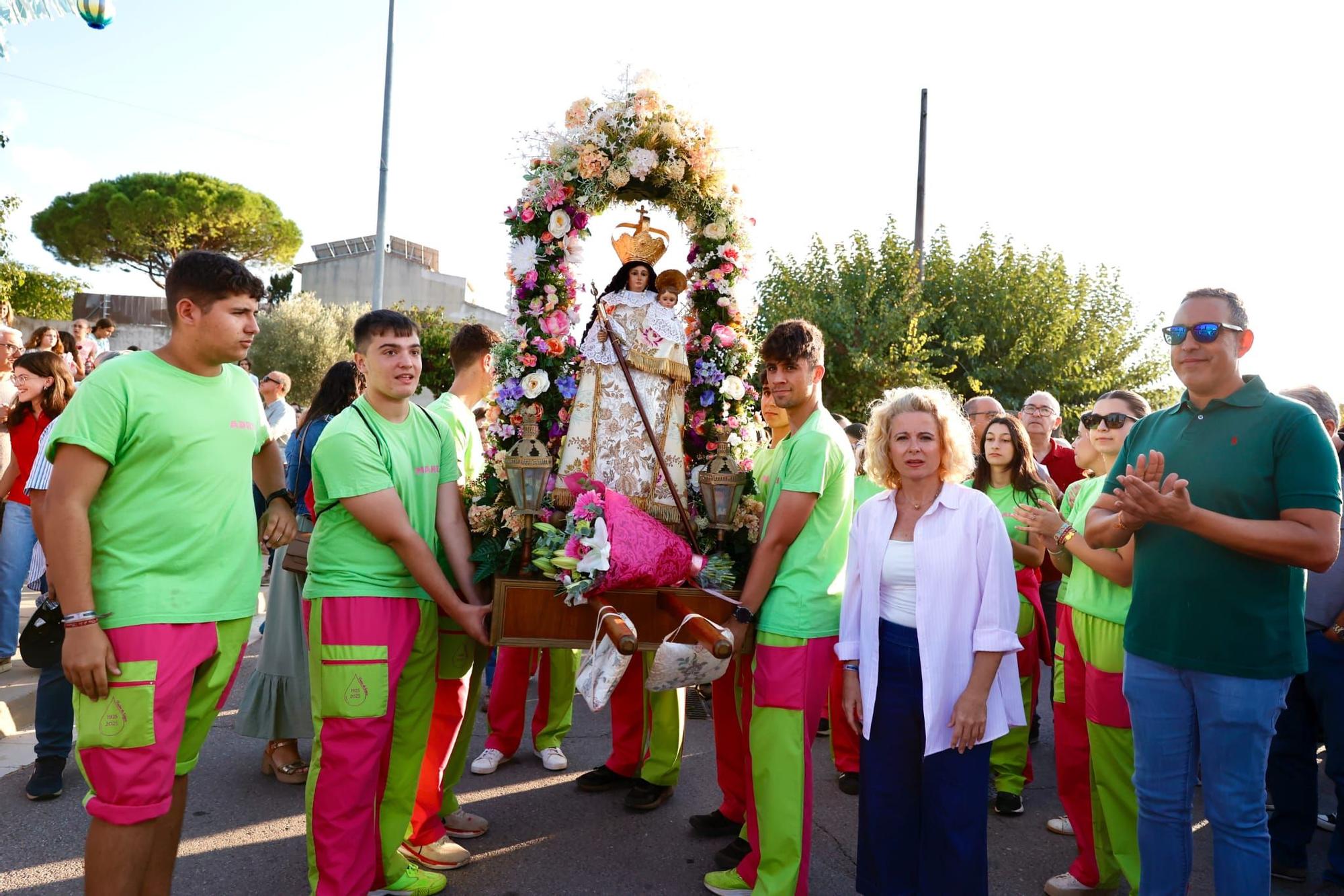 L'inici de les festes del Centenari de la Font del Bon Succés a Cabanes, en imatges