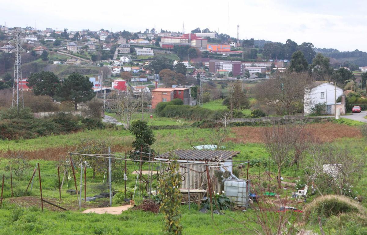 Casas y fincas en Monte Mero, donde se construirán más de 4.000 viviendas. |  Iago López