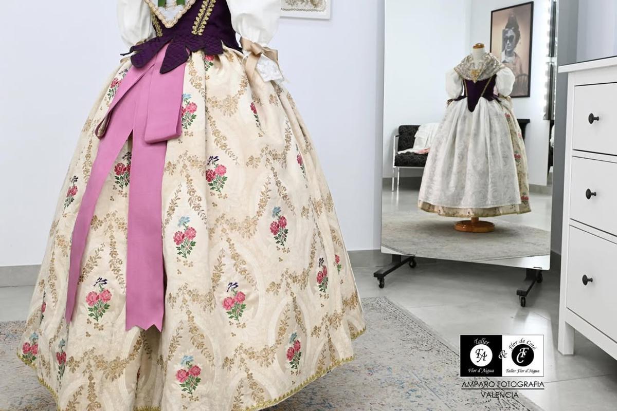 Los detalles del traje de la dansà de Marta Mercader Los detalles del traje de la dansà de Marta Mercader