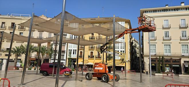 Las primeras sombras llegan a la Plaza de la Reina